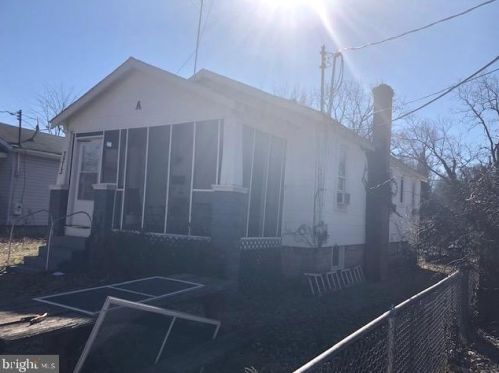 3213 E St, Washington, DC 20019-2219
