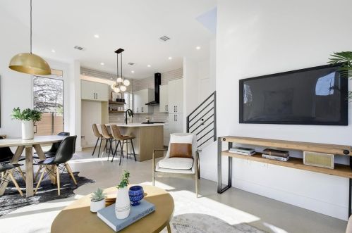 4907 Delores Ave, Austin TX 78721-2107 exterior