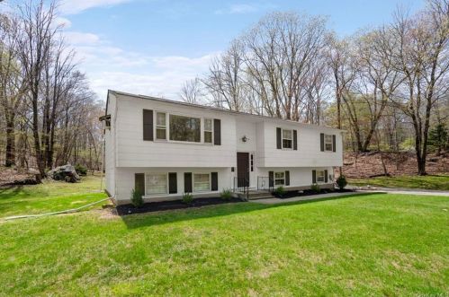 485 Union Valley Rd, Mahopac, NY 10541-3946