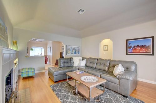 219 33rd St, West Palm Beach FL  33407-4907 exterior