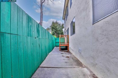 366 45 St, Oakland CA 94609-2259 exterior