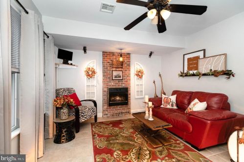 34 Fairfax Vlg, Harrisburg, PA 17112-9501