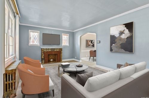 56 Wellington Rd, Floral Park NY  11003-1414 exterior