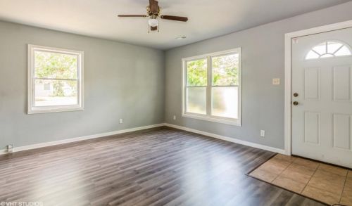 7908 Delmar Ave, Hammond, IN 46324-3335