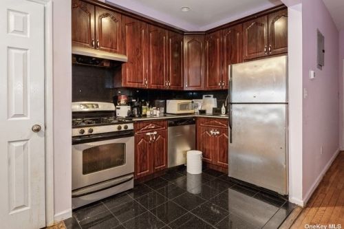 172-35 90th Ave, Jamaica NY  11421-2322 exterior