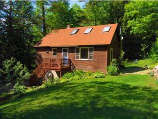 35 Old Town Rd, Putney, VT 05346-8976