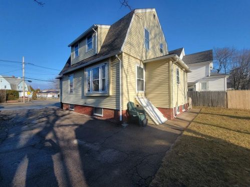 122 Warwick Ave, Providence RI  02905-3518 exterior