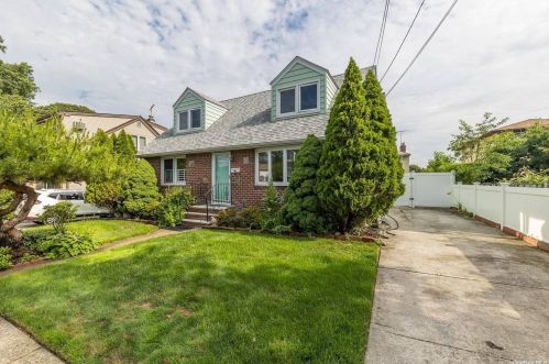 1310 C St, Floral Park, NY 11003-3814