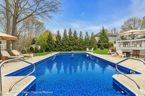 39 Meadows Ln, Tinton Falls, NJ 07712-3480