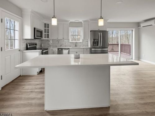 18 Berry Ln, West Milford NJ  07480-3632 exterior