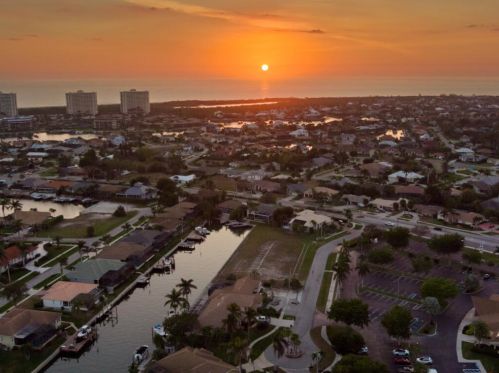 773 Holly Ct, Marco Island FL  34145-1915 exterior