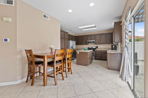 42092 Orange Blossom Dr, Temecula CA  92591-5542 exterior