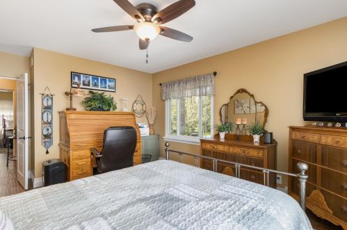 560 Woodlawn Dr, Valpo IN  46385-3347 exterior