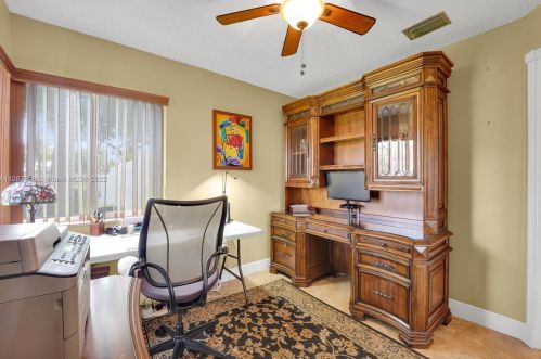 18126 61st Pl, Hialeah FL  33015-5601 exterior