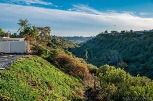 2930 Admiral Ave, San Diego CA 92123-3106 exterior