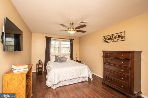 20557 Gleedsville Rd, Leesburg VA 20175-6532 exterior