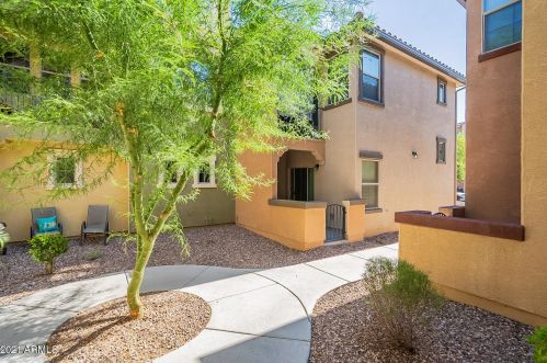 1945 77 Dr, Phoenix AZ 85033-2453 exterior