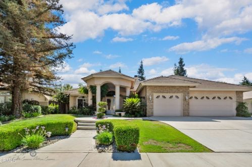 10607 Cliffside St, Bakersfield, CA 93311-3718