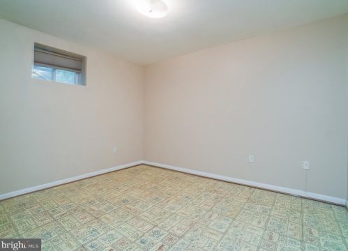 2836 Flagmaker Dr, Falls Church VA  22042-2203 exterior