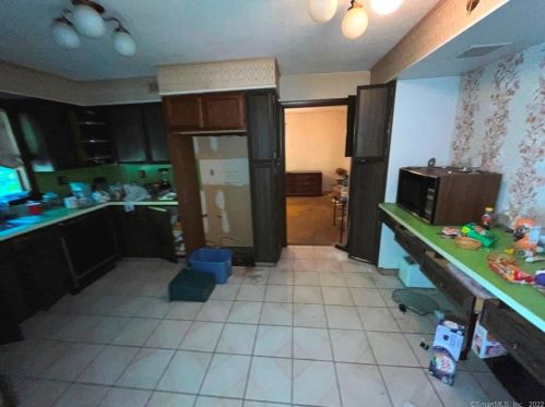 14 Burnwood Dr, Bloomfield, CT 06002-2202