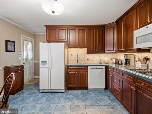 1606 Windybush Rd, Wilmington DE  19810-4442 exterior