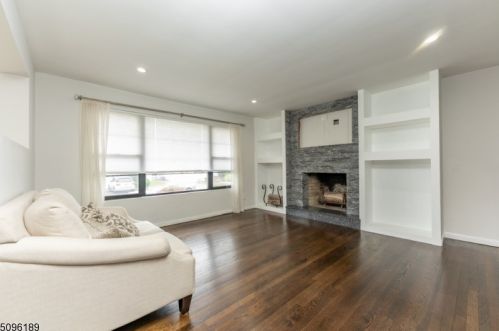 712 Golf Ter, Roselle NJ  07203-2431 exterior