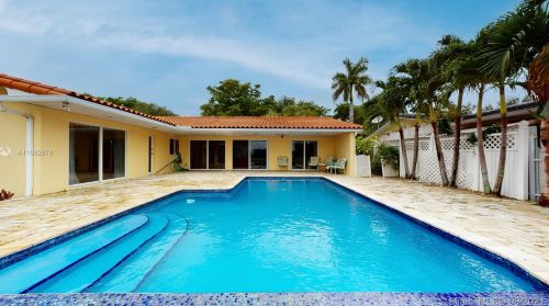 7400 Loch Ness Dr, Hialeah, FL 33014-6012