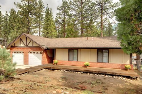 544 Pinewood Dr, Big Bear City, CA 92314-9390