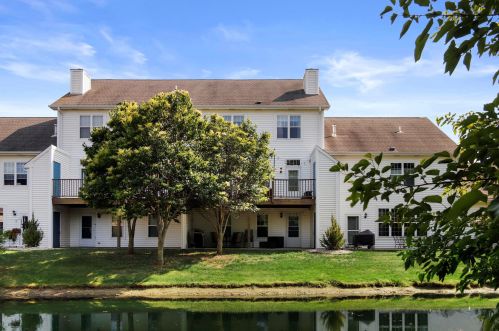 1218 Woodbury Cmn, Waukesha WI  53189-7791 exterior