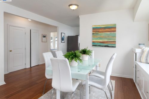 1451 Havenscourt Blvd, Oakland CA  94621-3627 exterior