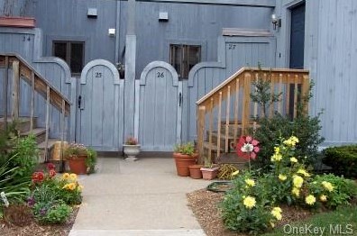 26 Hudson Point Ln, Crotonville, NY 10562-5942