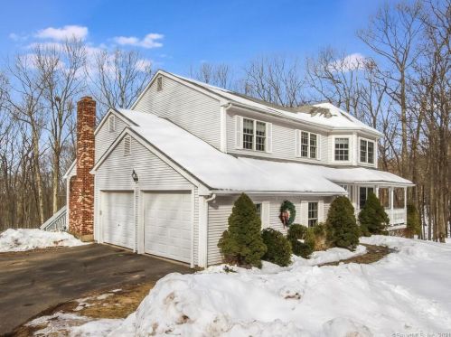 62 High Ledge Cir, Manchester, CT 06040-6872