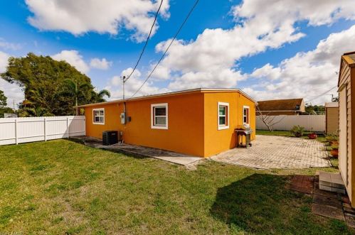 1165 Cherokee Ave, Lehigh Acres FL 33936-6804 exterior