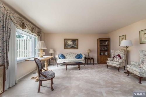 31 Erskine Ct, Mahwah NJ  07430-2014 exterior