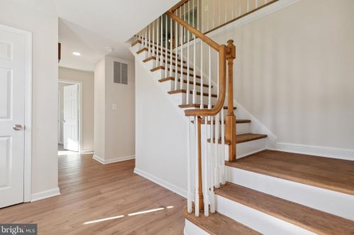 5758 Benford Dr, Haymarket VA  20169-2503 exterior