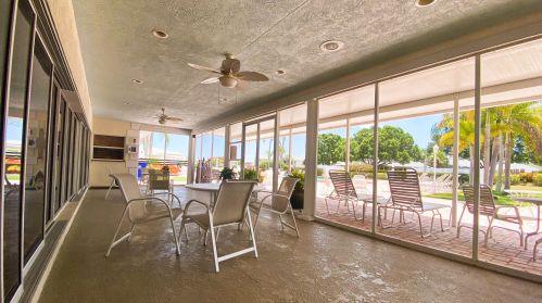 402 Grv Isle Cir, Vero Beach FL 32962-8507 exterior