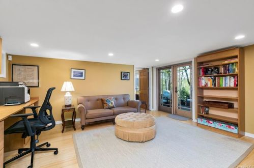 18 Aldridge Rd, Chappaqua NY  10514-3401 exterior