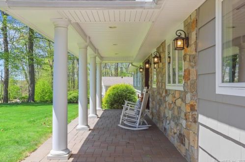 19 Hillston Rd, Bridgeport, CT 06611-5230
