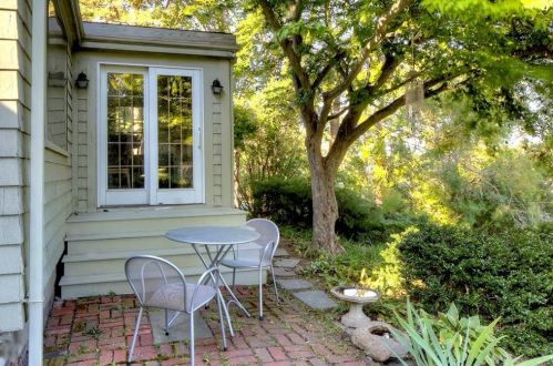 124 Green End Ave, Middletown RI  02842-7007 exterior