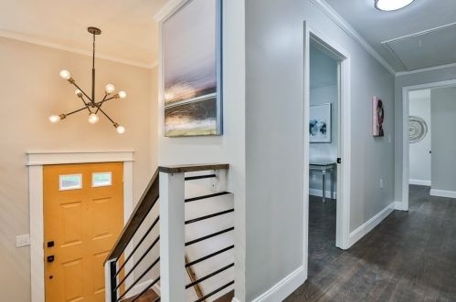 8 Justin Ave, Salem NH  03079-2319 exterior