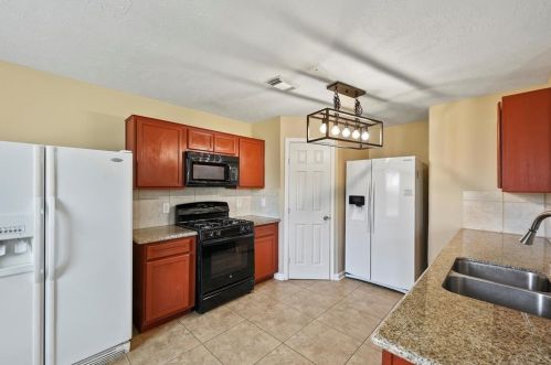 7915 Talladega Springs Ln, Richmond, TX 77407-2281