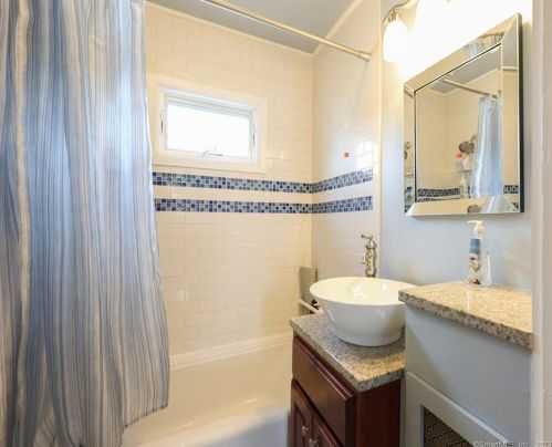 48 Lee Ave, Wallingford CT  06492-3610 exterior