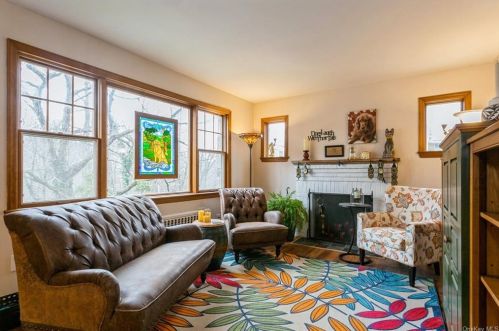 354 Sarles Ln, Pleasantville NY  10570-1946 exterior