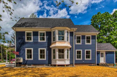 7 Main St, Newmarket, NH 03857-1209