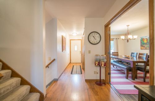 6739 Jansen Dr, West Bend, WI 53090-1024