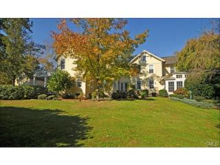 2569 Bronson Rd, Fairfield, CT 06824-2061