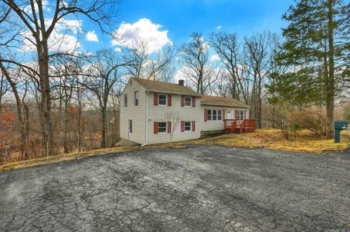 45 Green Rd, Rock Tavern NY  12575-5301 exterior