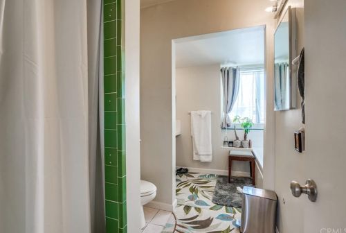 70 Roycroft Ave, Long Beach CA  90814-1822 exterior