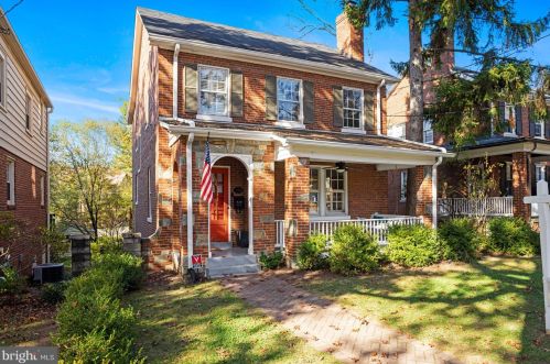 5432 32nd St, Washington, DC 20015-1304