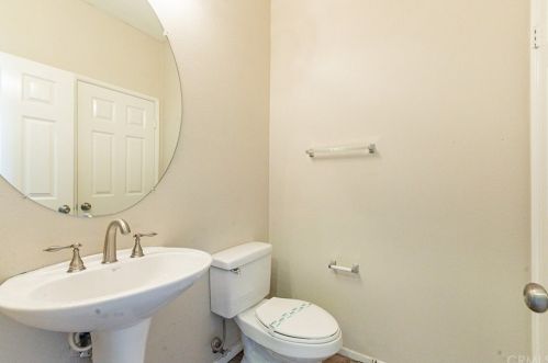 31924 Hyacinth Ct, Lake Elsinore CA  92532-2607 exterior